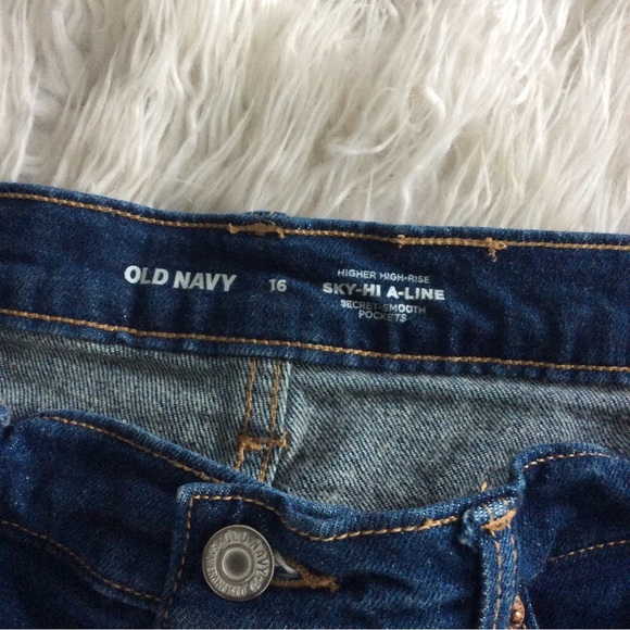 Old Navy Sky Hi A Line Distressed Denim Shorts - Picture 3 of 4